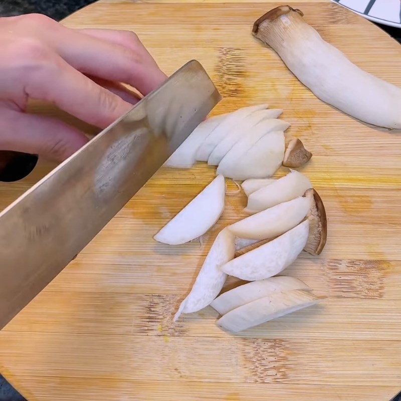 Bước 2 Sơ chế các nguyên liệu khác Nui sốt kem