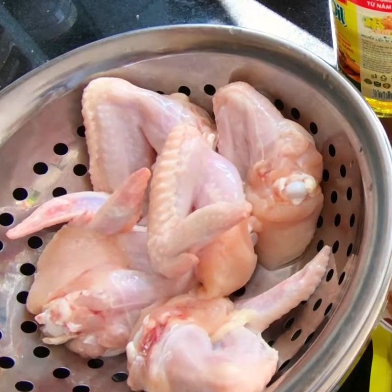 Bước 1 Sơ chế gà và ướp gà rán đơn giản Gà rán