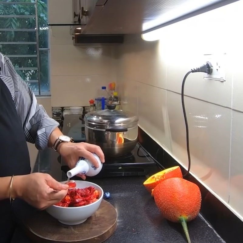 Bước 1 Sơ chế gạo nếp và gấc xôi gấc miền Bắc