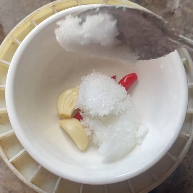 Bước 1 Sơ chế gia vị Mắm ruốc chấm thịt luộc