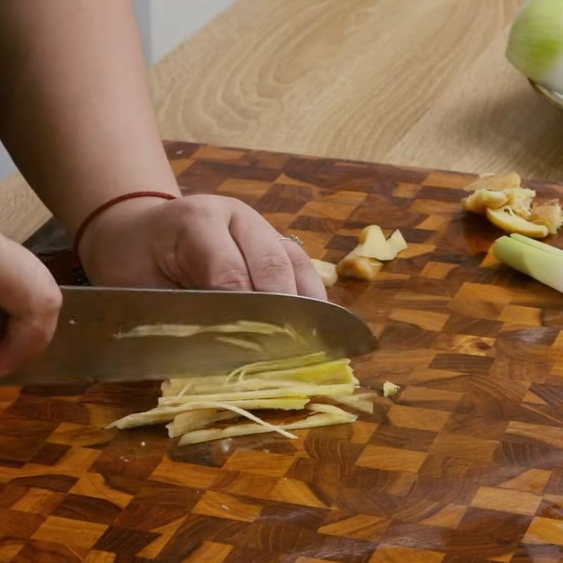 Bước 2 Sơ chế gừng và các loại rau củ khác mực hấp gừng