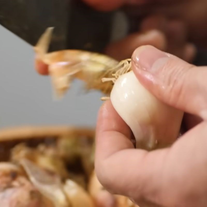 Bước 1 Sơ chế hành củ và ngâm nước vo gạo muối dưa hành miền bắc