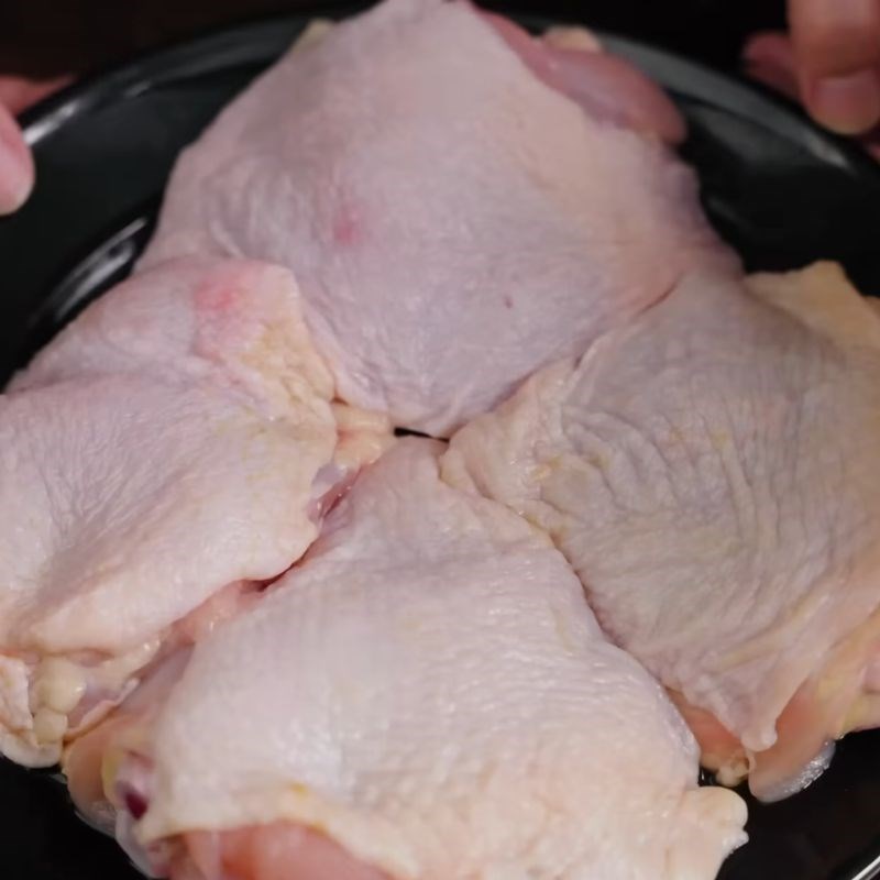 Bước 1 Sơ chế má đùi gà và nguyên liệu khác má đùi gà chiên