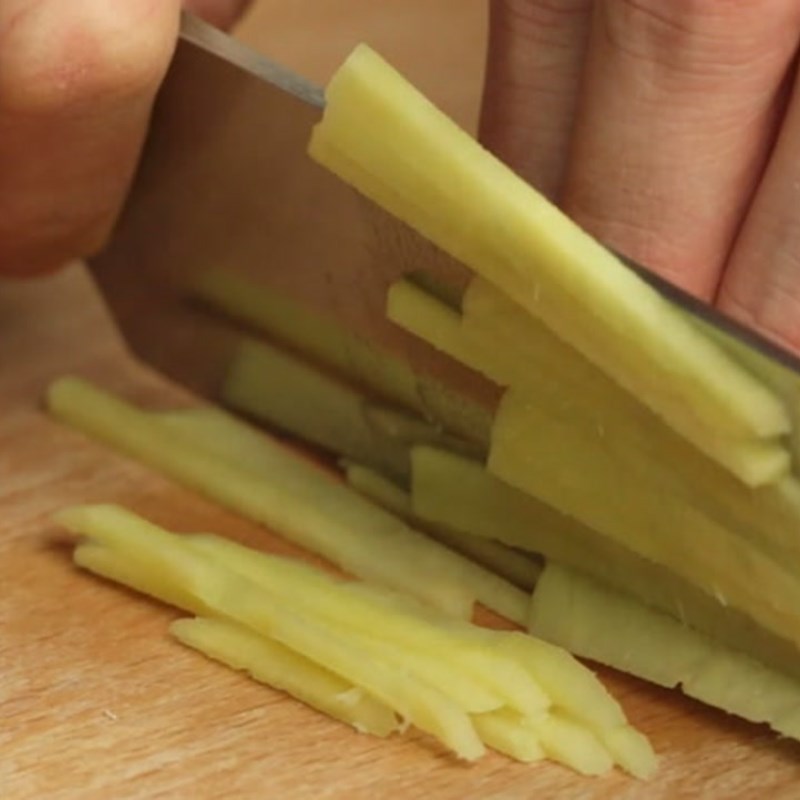 Bước 2 Sơ chế măng và các nguyên liệu khác Vịt kho măng