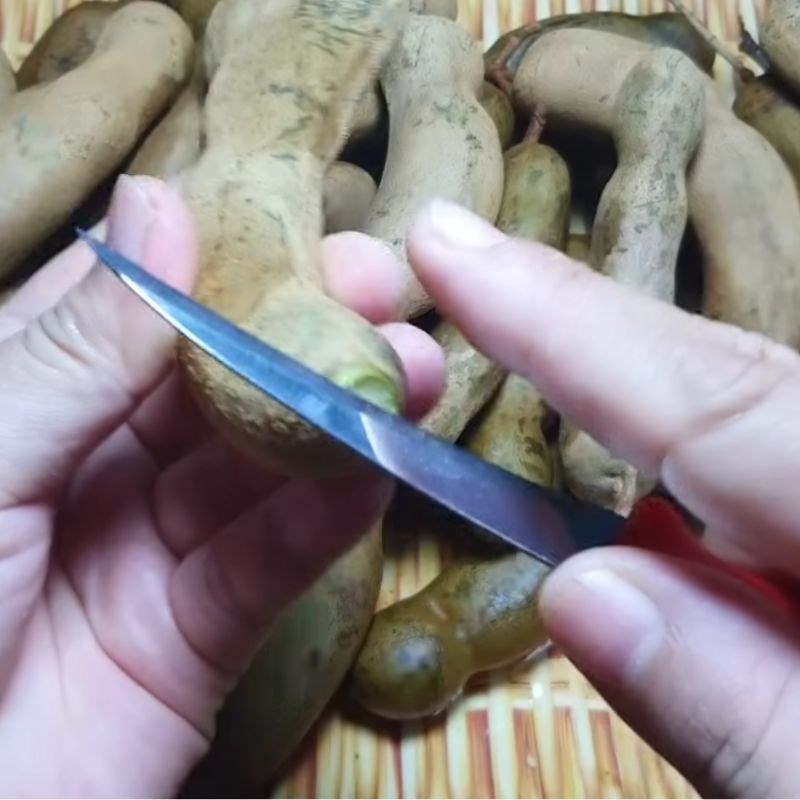 Bước 1 Sơ chế me tươi Mứt me ngào đường