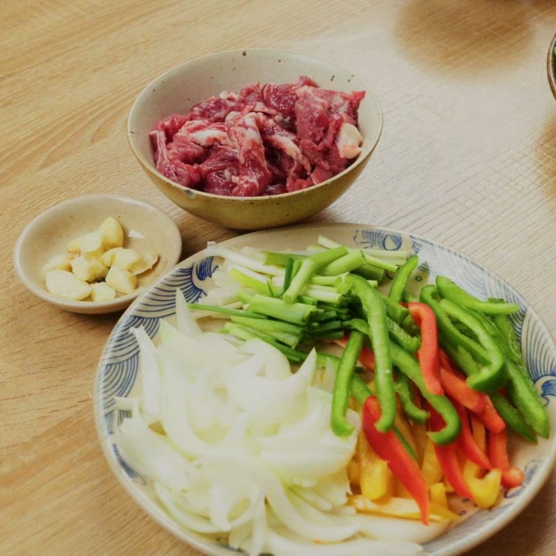 Bước 1 Sơ chế miến dong và rau củ miến trộn xì dầu