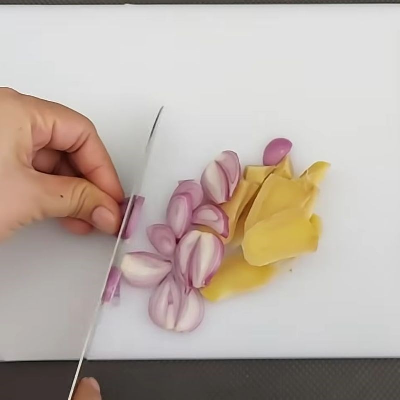 Bước 1 Sơ chế mực sữa và các loại gia vị Mực rim mặn ngọt