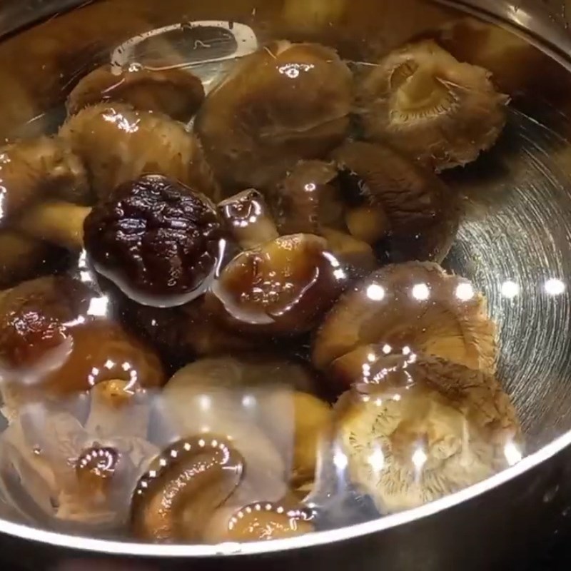 Bước 1 Sơ chế nấm đông cô khô Hạt nêm chay từ nấm đông cô