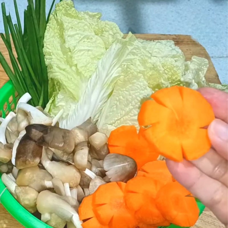 Bước 2 Sơ chế nấm rơm và rau củ tươi ngon Gà nấu nấm rơm