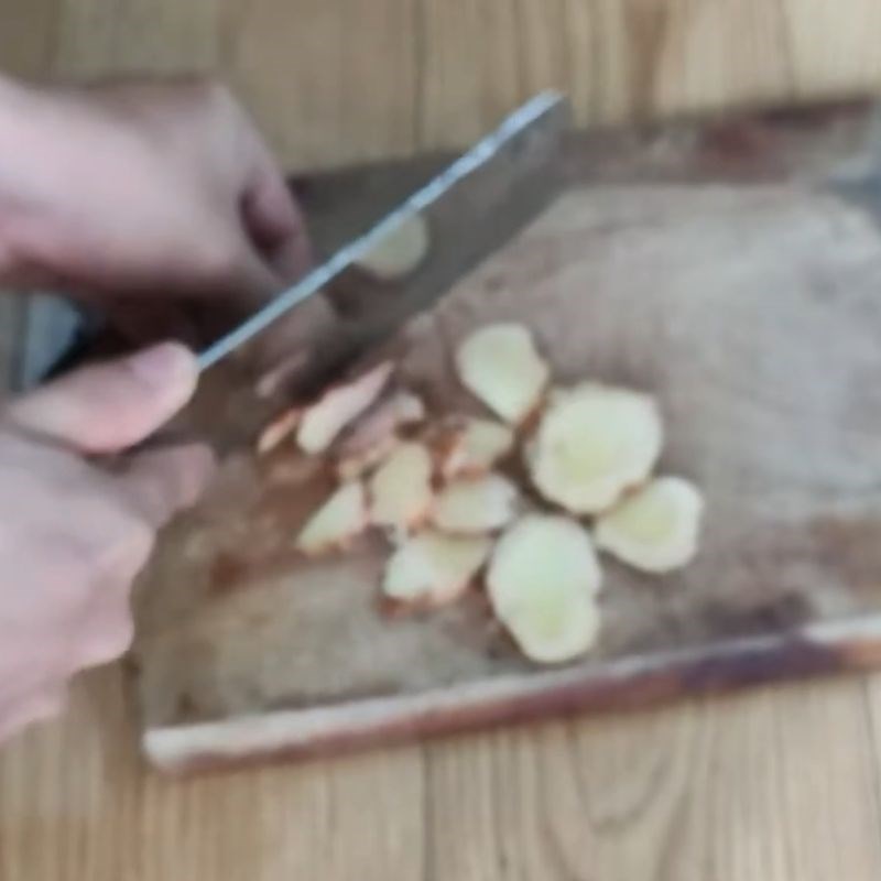 Bước 1 Sơ chế nguyên liệu cá kho bằng nồi nấu chậm