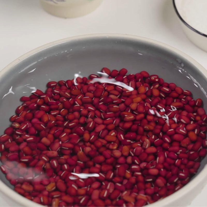 Bước 1 Sơ chế nguyên liệu Chè đậu đỏ bột năng