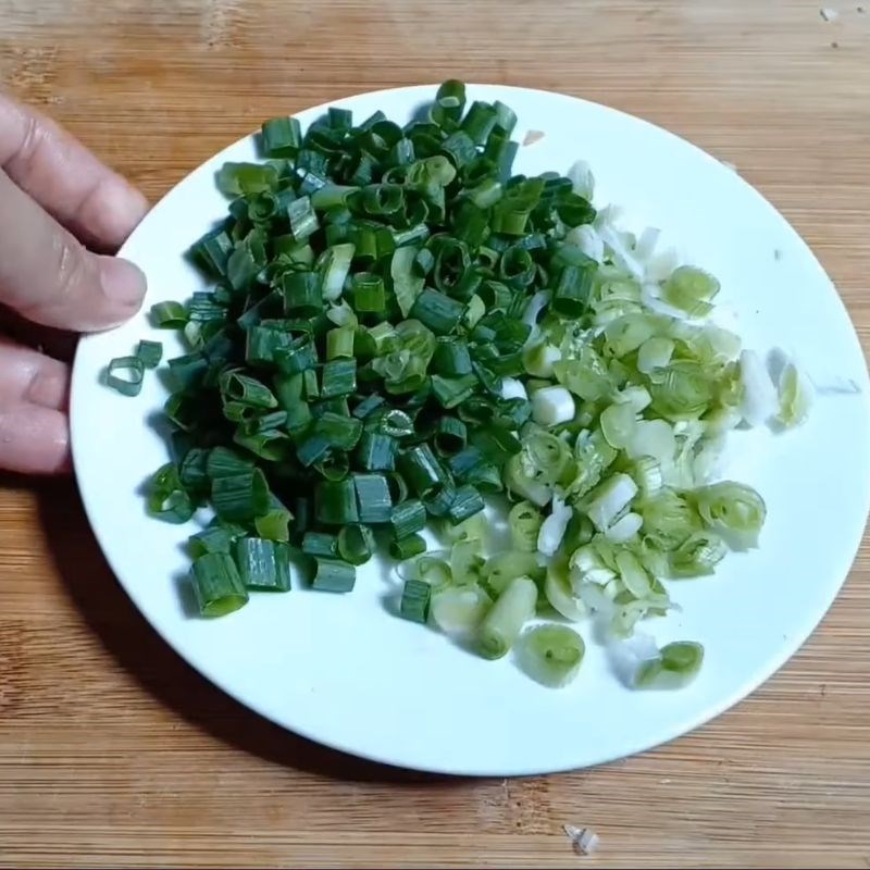 Bước 1 Sơ chế nguyên liệu Tôm rim thịt ba chỉ