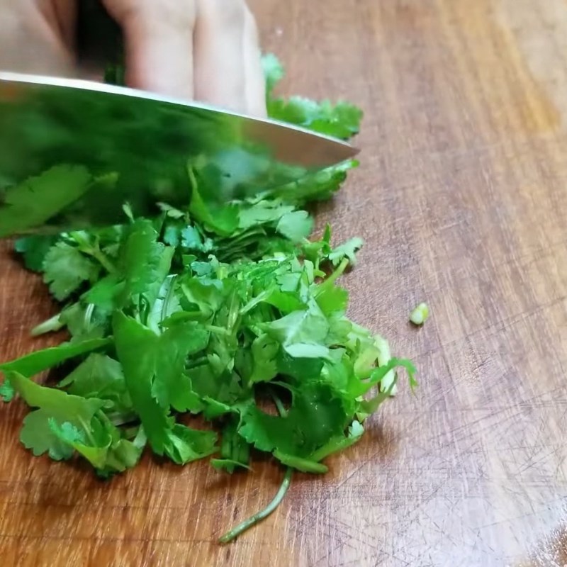 Bước 1 Sơ chế nguyên liệu Miến xào mộc nhĩ