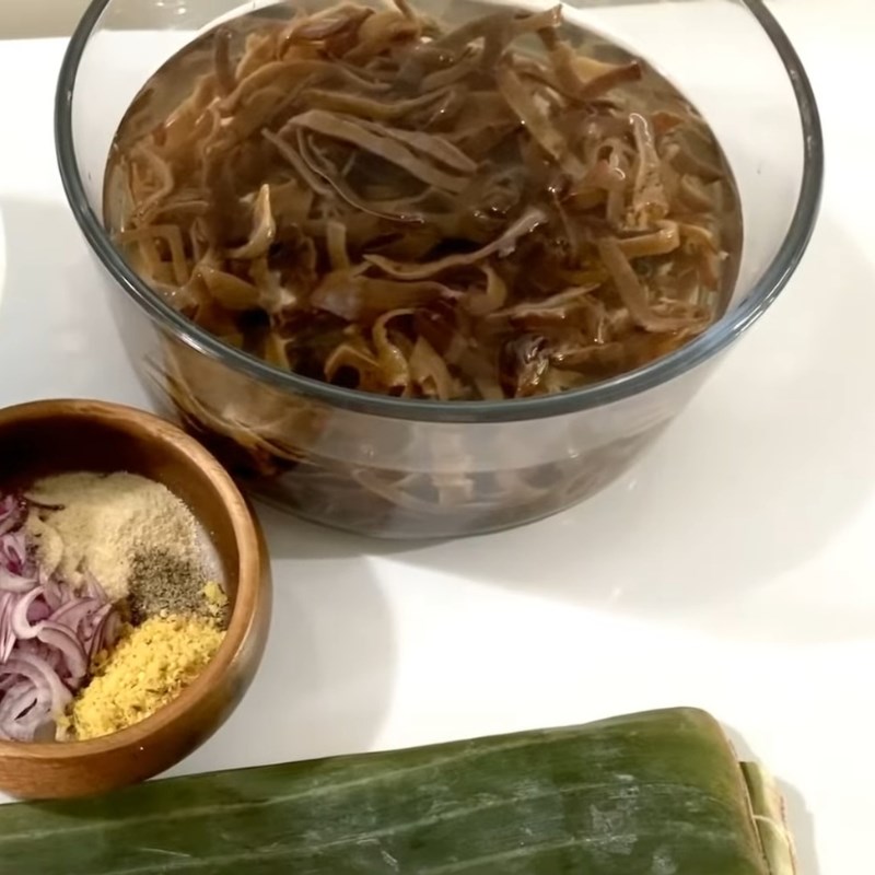 Bước 1 Sơ chế nguyên liệu làm bánh giò Bánh giò Hà Nội