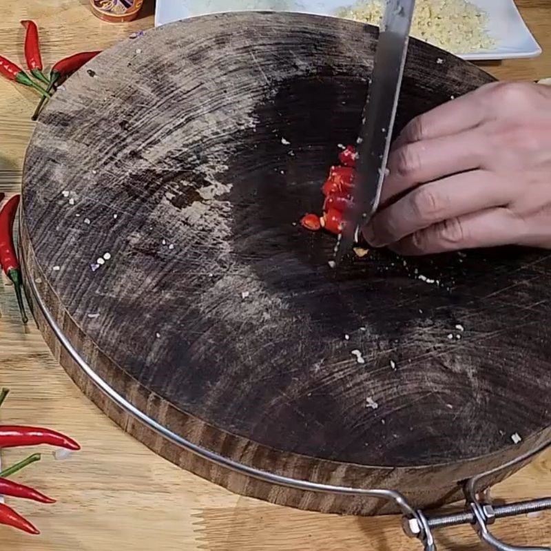 Bước 1 Sơ chế nguyên liệu và gia vị làm nước chấm BBQ nước chấm thịt nướng BBQ