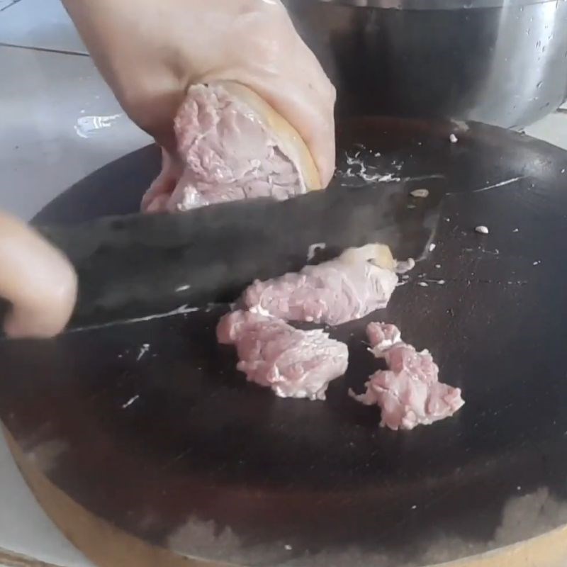 Bước 1 Sơ chế nguyên liệu Bê xào lăn