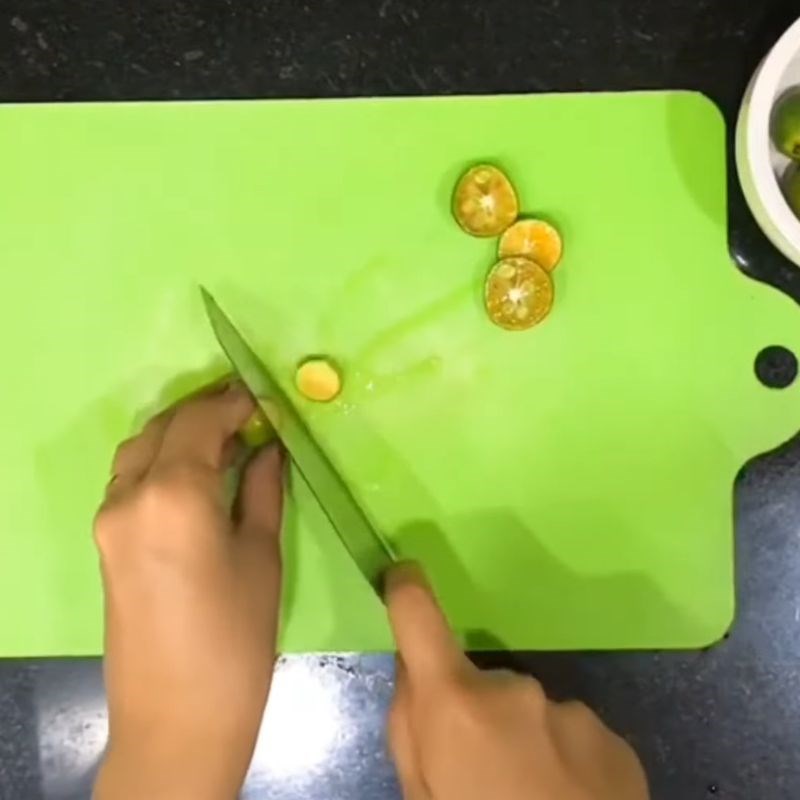 Bước 1 Sơ chế quả quất (tắc) Quất hấp mật ong