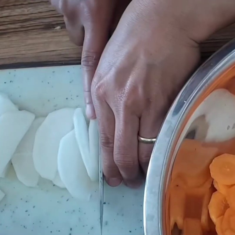 Bước 1 Sơ chế rau củ và nấm mỡ Hạt nêm chay rau củ