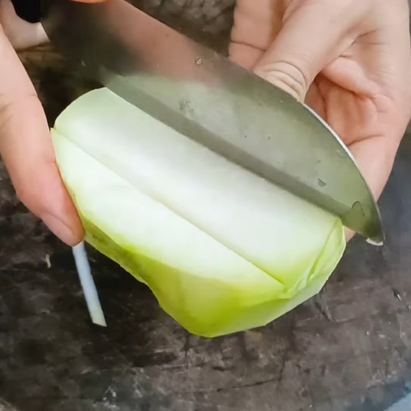 Bước 2 Tỉa và thái miếng su hào Nộm su hào cà rốt thái miếng