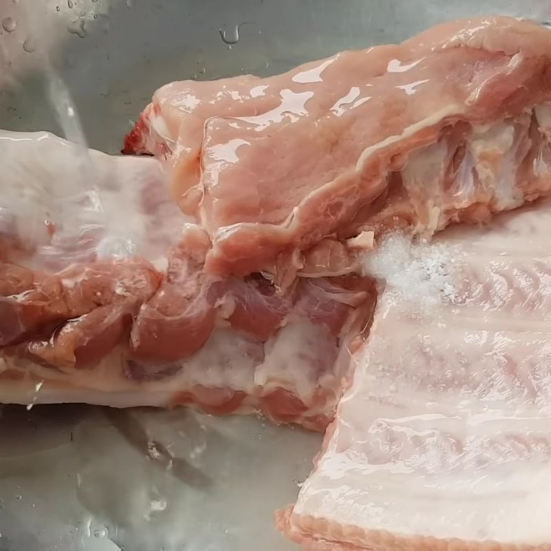 Bước 1 Sơ chế sườn heo sạch sẽ sườn nướng ngon và mềm