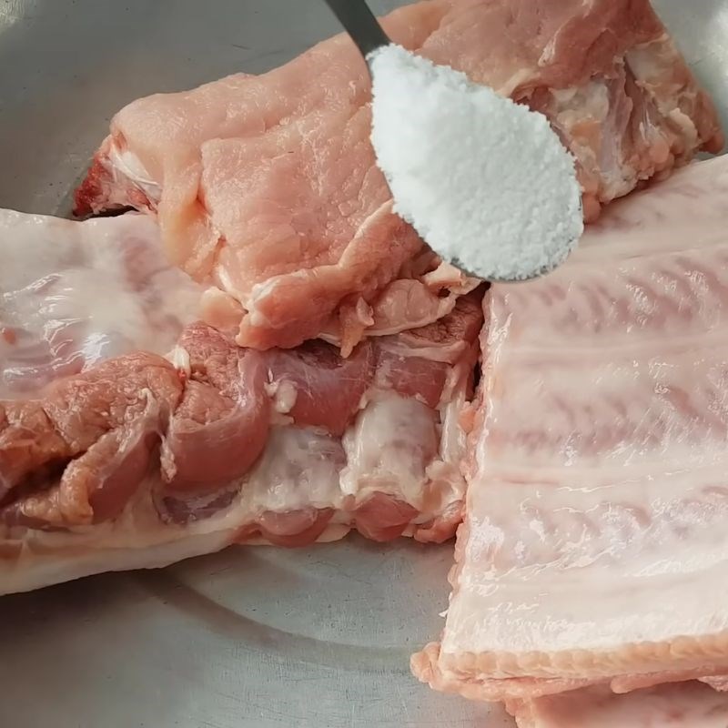 Bước 1 Sơ chế sườn heo sạch sẽ sườn nướng ngon và mềm