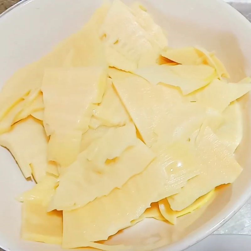 Bước 1 Sơ chế sườn heo và măng tươi canh măng sườn