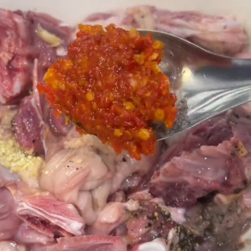 Bước 1 Sơ chế thịt vịt không hôi và ướp thịt vịt Vịt kho măng