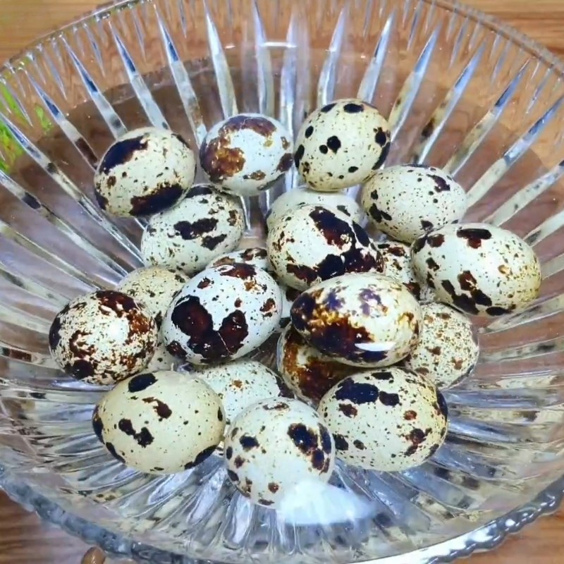 Bước 1 Sơ chế trứng cút Sốt tắc chấm bánh tráng