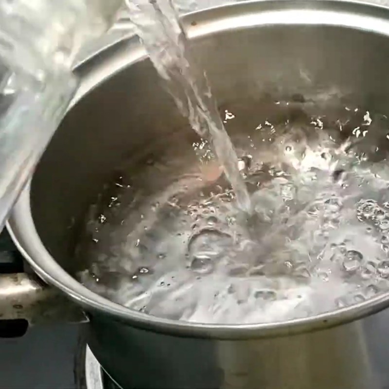 Bước 2 Sơ chế ức gà Ức gà luộc giảm cân