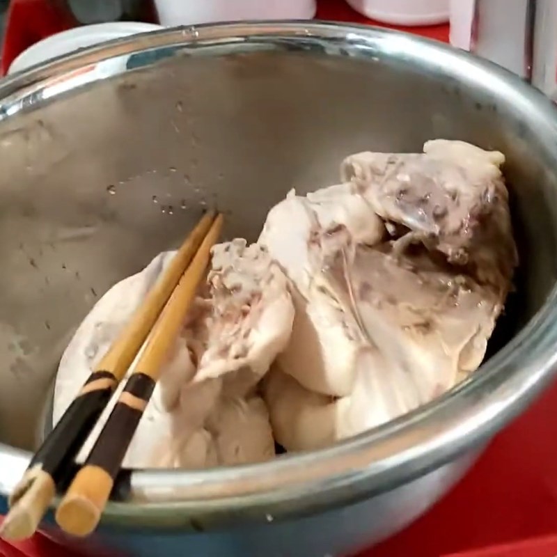 Bước 2 Sơ chế ức gà Ức gà luộc giảm cân