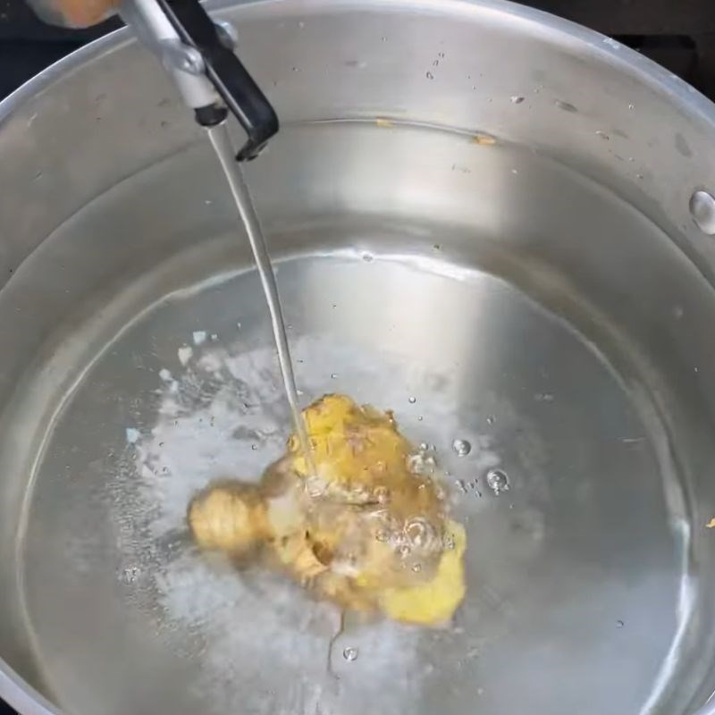 Bước 1 Sơ chế và khử mùi hôi của lòng bò cháo lòng bò