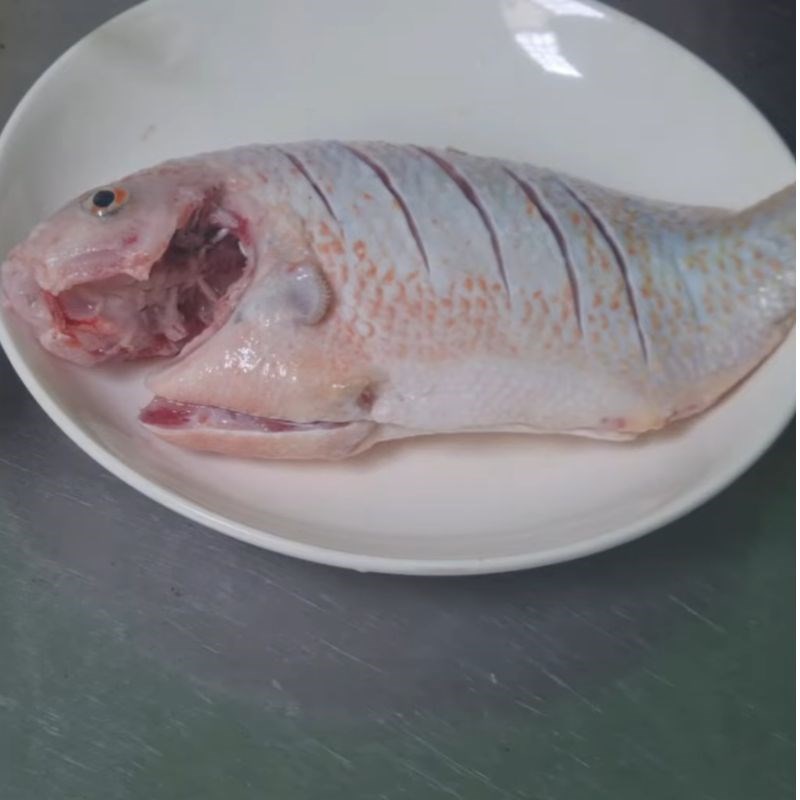 Bước 1 Sơ chế và khứa cá diêu hồng cá diêu hồng nướng nồi chiên không dầu