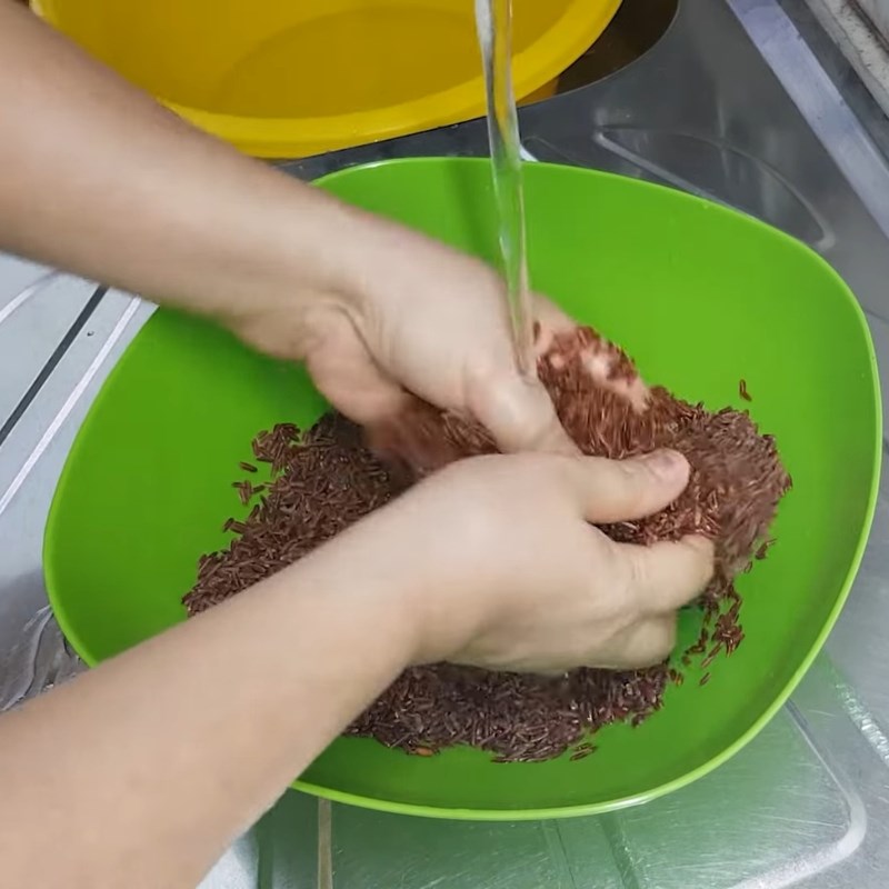 Bước 1 Sơ chế và làm sạch gạo lứt Bột gạo lứt