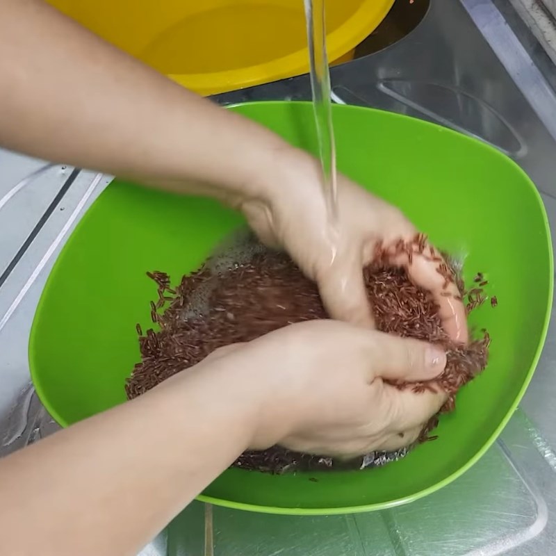 Bước 1 Sơ chế và làm sạch gạo lứt Bột gạo lứt
