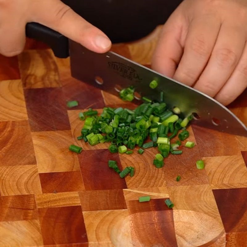 Bước 3 Sơ chế và phi thơm hành tỏi ớt Rang tôm đồng