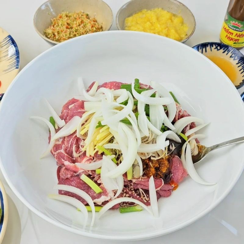 Bước 1 Sơ chế và ướp bắp bò Bắp bò cuốn bánh tráng