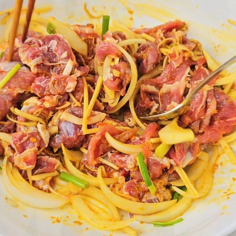 Bước 1 Sơ chế và ướp bắp bò Bắp bò cuốn bánh tráng