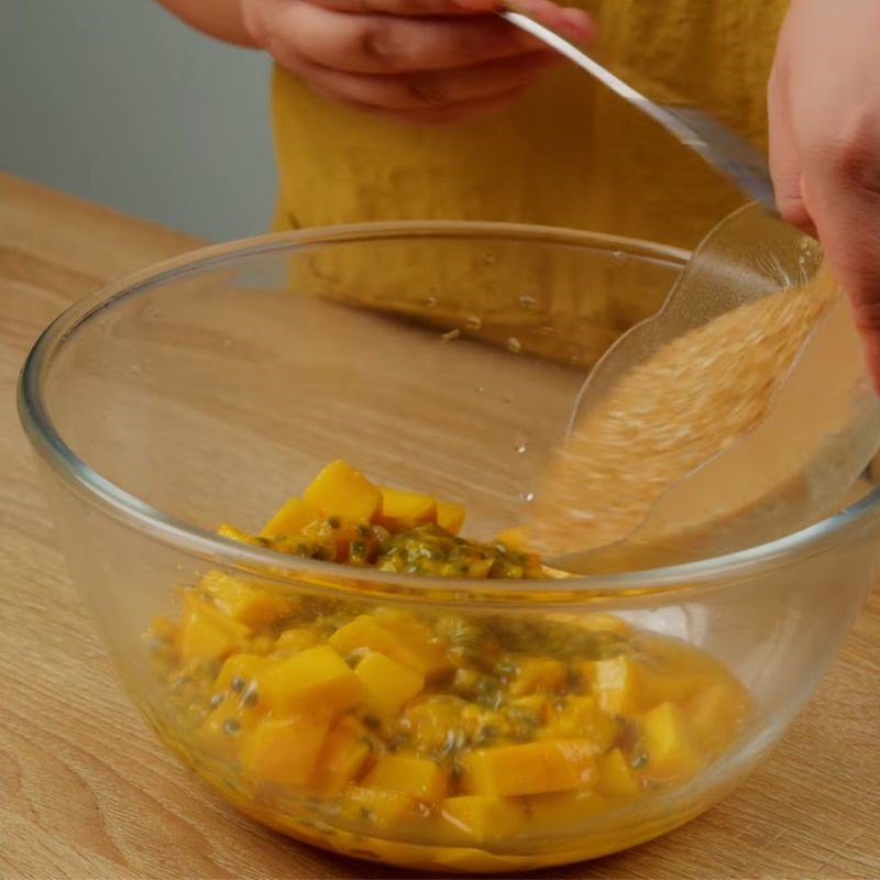 Bước 1 Sơ chế và ướp hoa quả dầm xoài chanh leo Trà xoài chanh leo