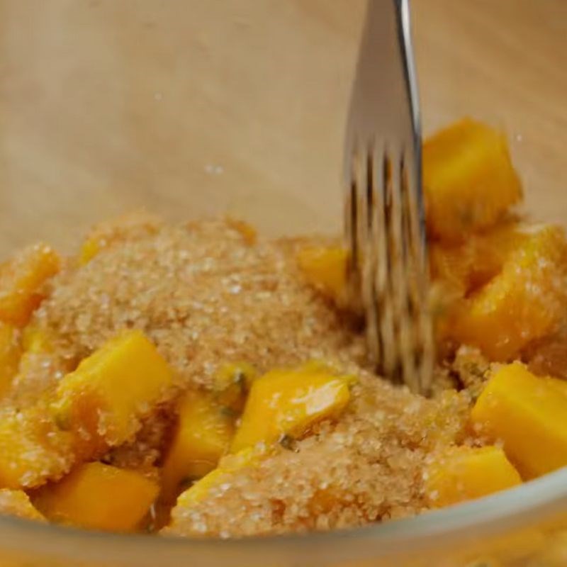 Bước 1 Sơ chế và ướp hoa quả dầm xoài chanh leo Trà xoài chanh leo