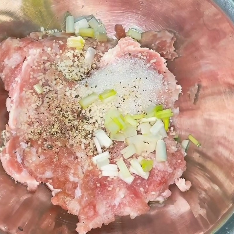 Bước 1 Sơ chế và ướp thịt băm đậm đà Canh nấm bào ngư thịt băm