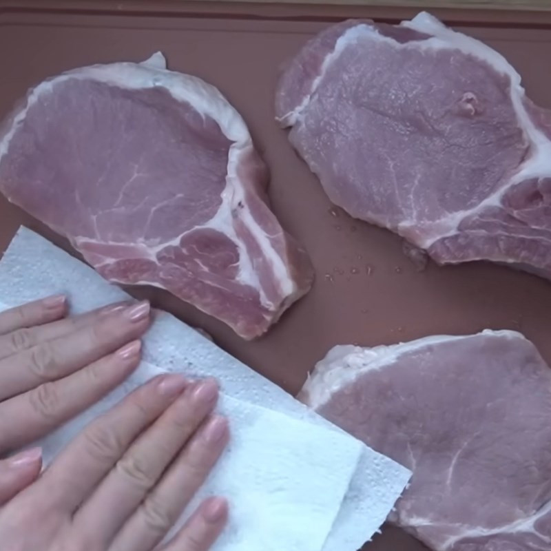Bước 1 Sơ chế và ướp thịt nạc áp chảo đậm đà Thịt heo áp chảo