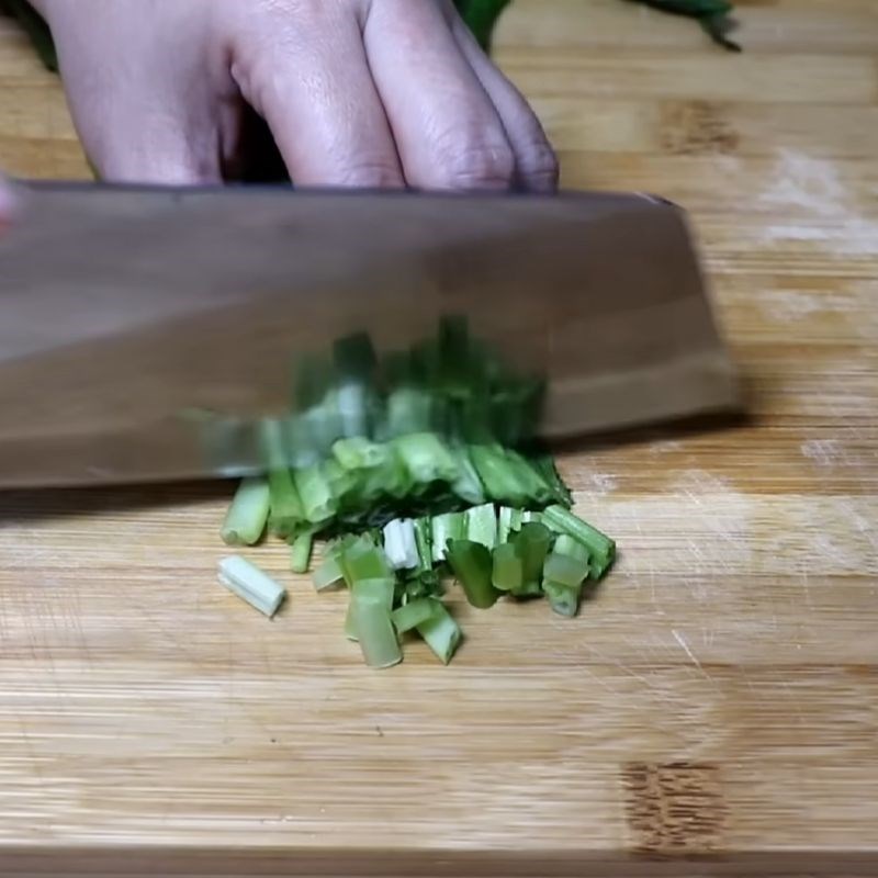 Bước 4 Sơ chế và xào topping ăn kèm Bún chay Huế