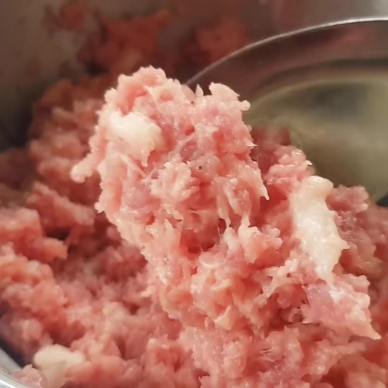 Bước 1 Sơ chế và xay thịt Chả bò lá lốt