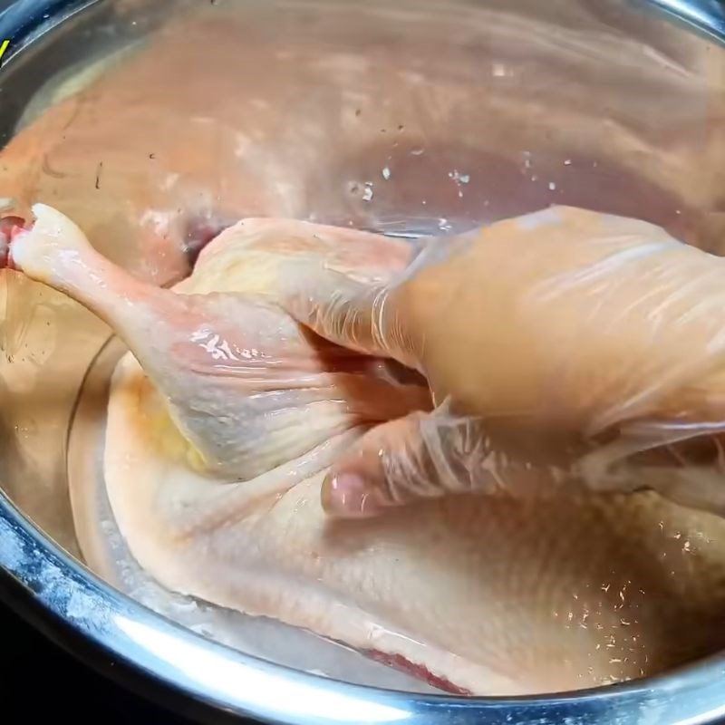 Bước 1 Sơ chế vịt và khử mùi hôi hiệu quả vịt nấu khóm