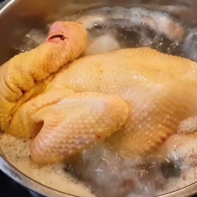 Bước 1 Sơ chế xương gà và chuẩn bị nước dùng phở gà Phở gà Hà Nội