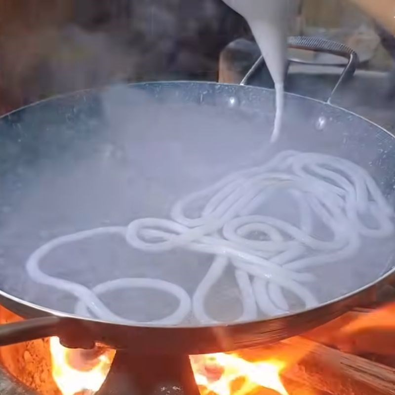 Bước 4 Tạo hình và luộc bánh tầm dai ngon Bánh tầm bì nước cốt dừa