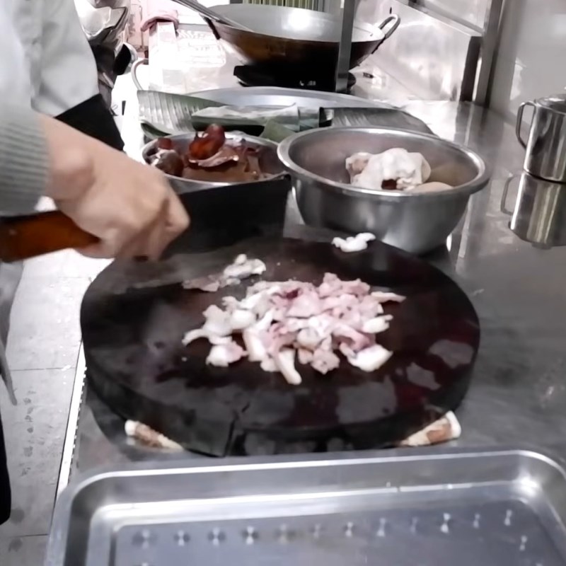 Bước 2 Thái và ướp gia vị cho thịt Giò thủ tai heo miền Bắc