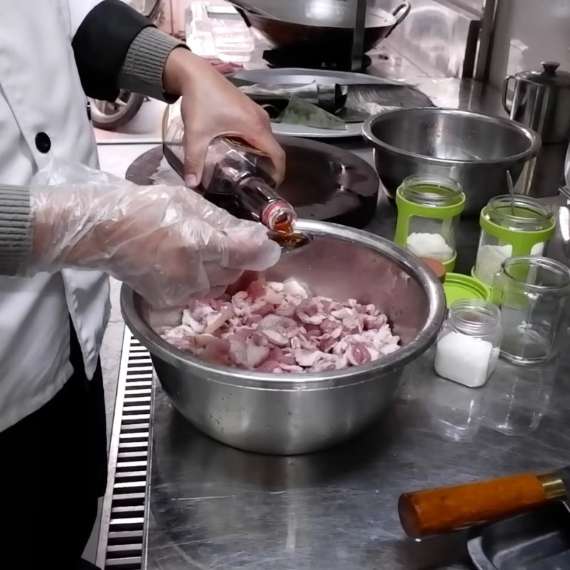 Bước 2 Thái và ướp gia vị cho thịt Giò thủ tai heo miền Bắc