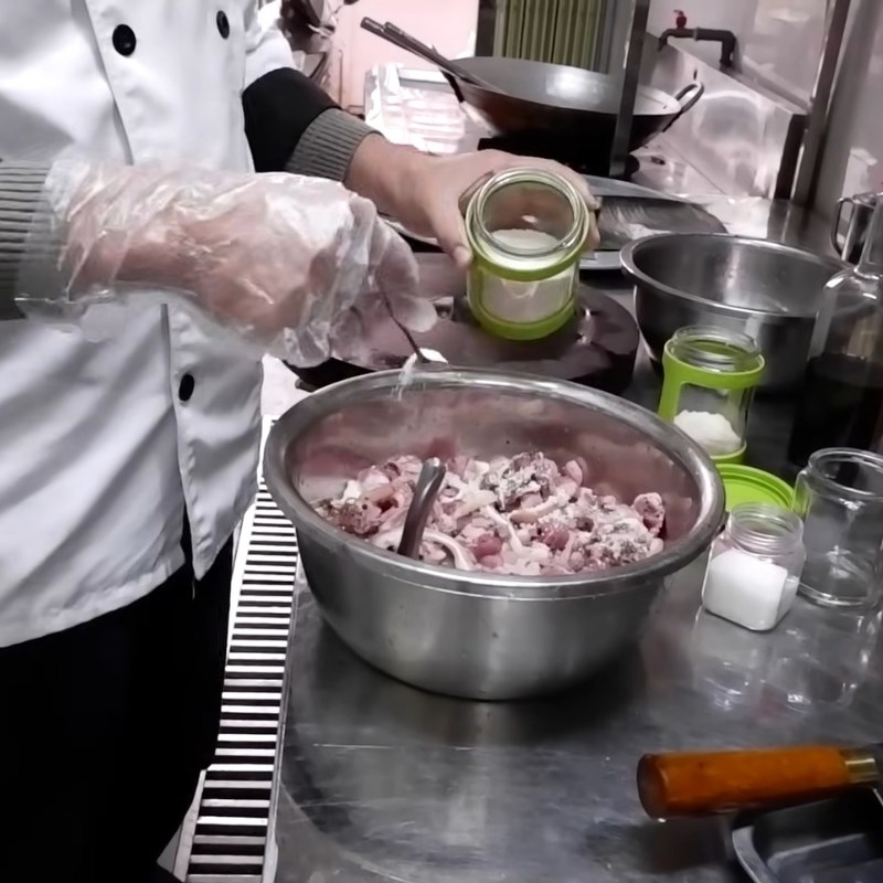 Bước 2 Thái và ướp gia vị cho thịt Giò thủ tai heo miền Bắc