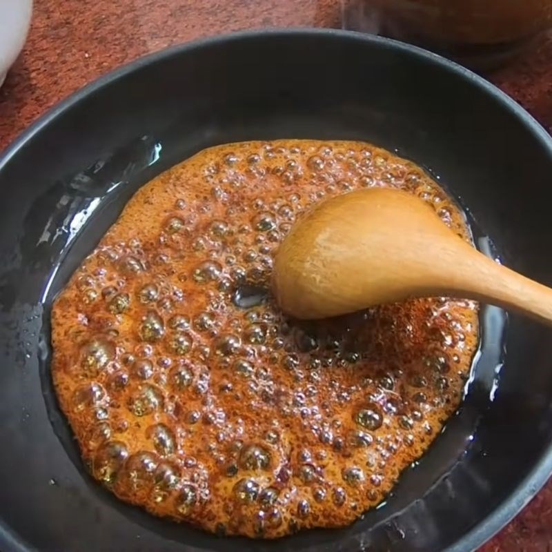 Bước 2 Thắng nước màu đường cánh gián nước sốt kho cá